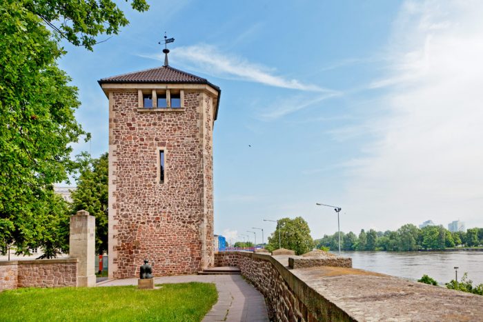 Kiek in den Köken – Wehrtum in Magdeburg, Sußmann Architektur